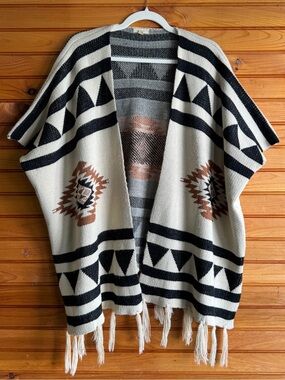 Debut Southwestern Poncho S/M Cream Black Geometric Boho Fringe Western Knit